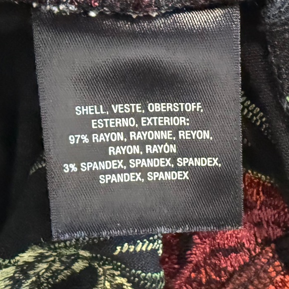 AKEMI + KIN Women’s V-Neck Embroidered Floral Oversized Top (Size XS/S) - Picture 13 of 15